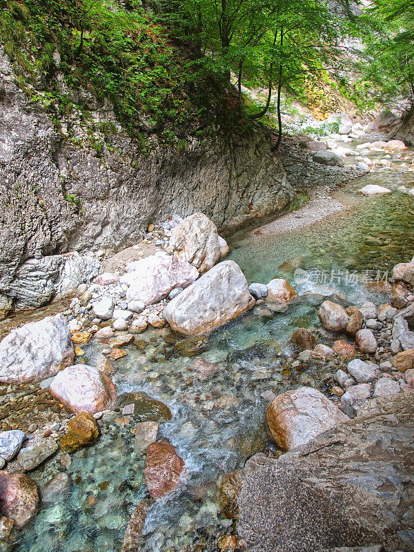 阿尔卑斯峡谷， 加尼森克拉姆